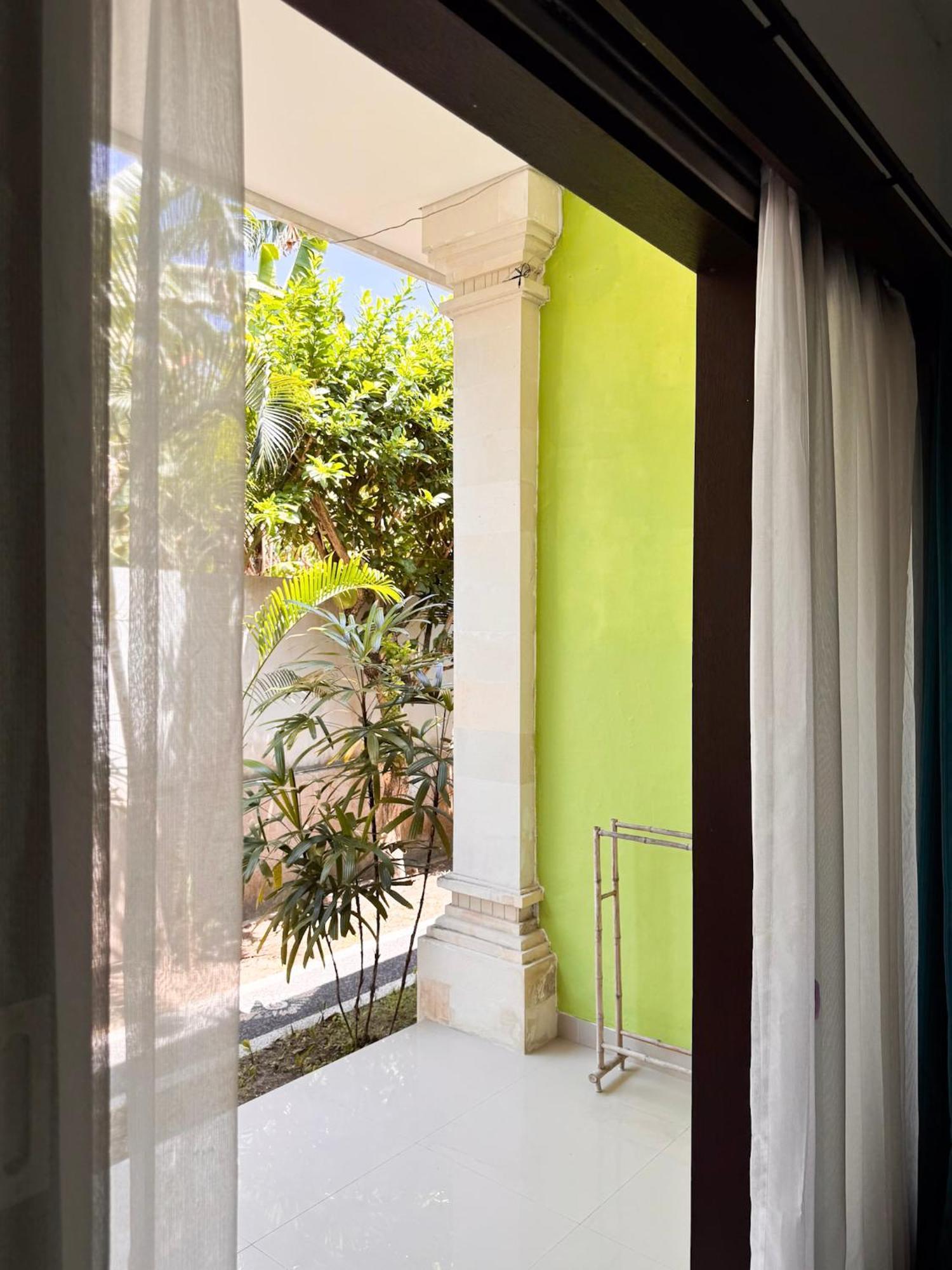 Urban Jungle Beach House Canggu  Luaran gambar