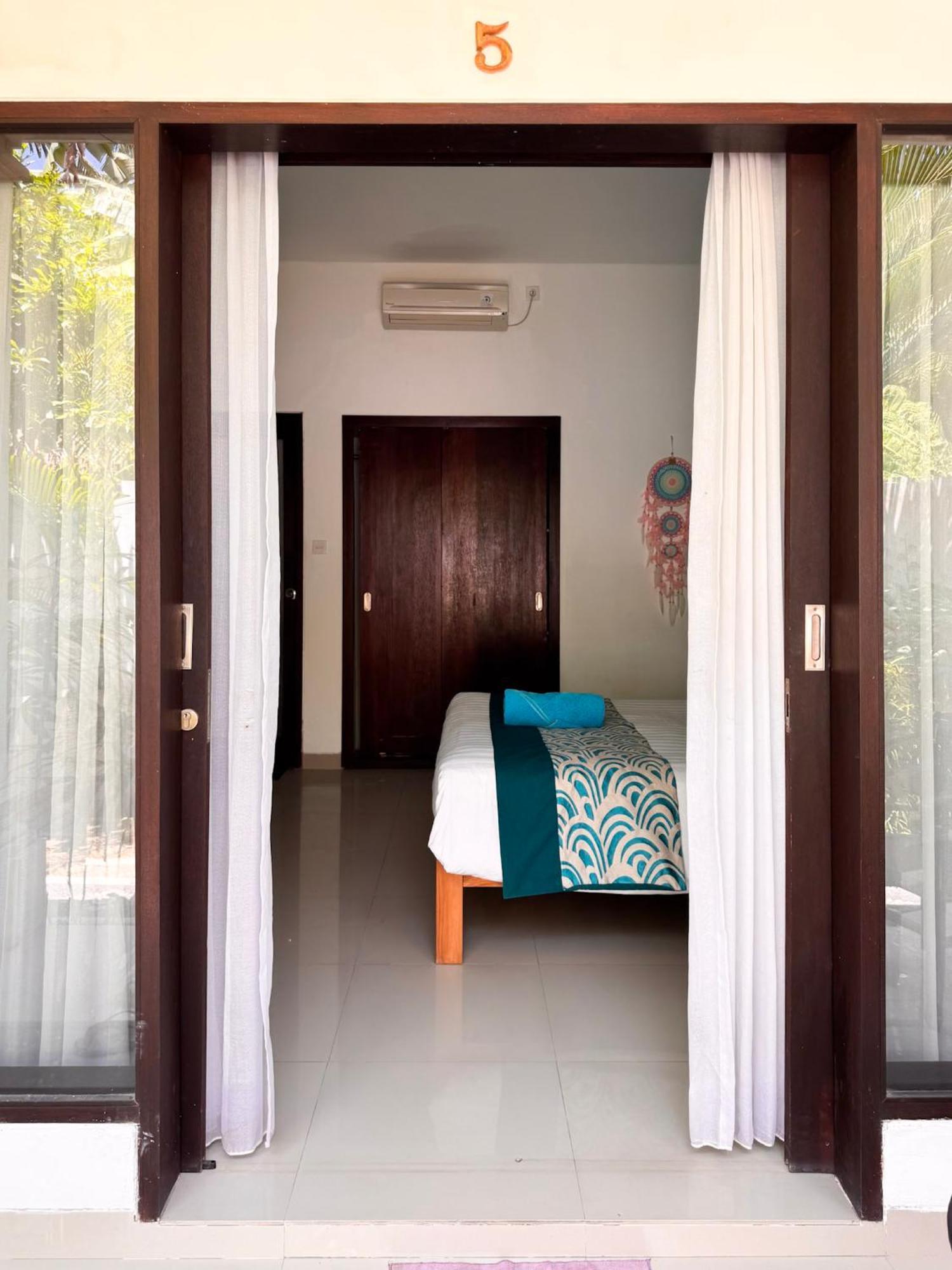Urban Jungle Beach House Canggu  Luaran gambar
