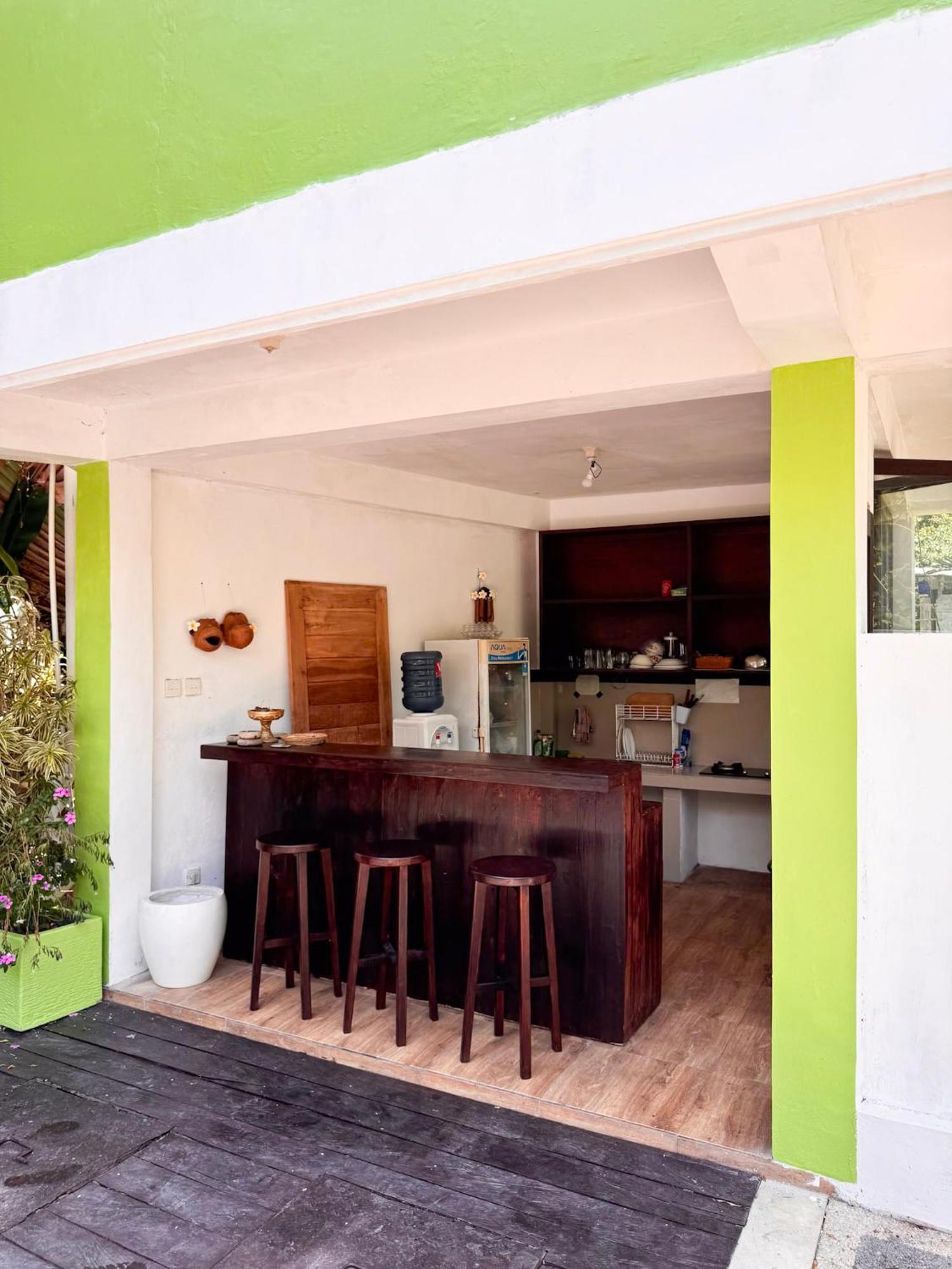 Urban Jungle Beach House Canggu  Luaran gambar
